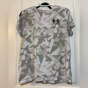 Under Armour Freedom Graphic Camo T-Shirt Gray White Women’s Large